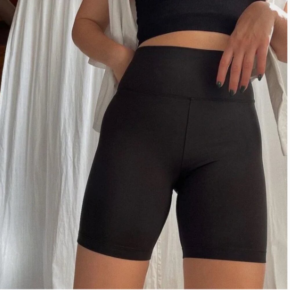 Outdoor Voices Flow FreeForm 7" Short in Black